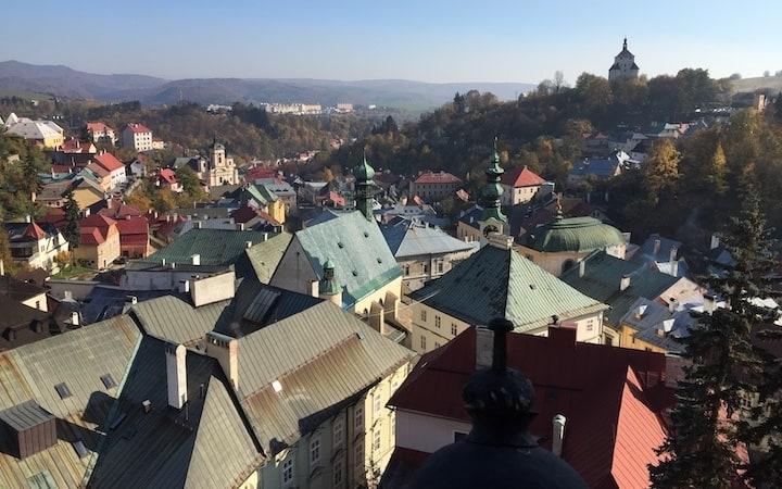 THE NEW CASTLE IN THE BACKGROUND AND PANORAMIC VIEWS OF THE OLD TOWN 