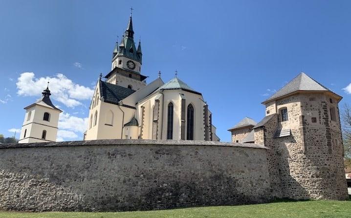 TOWN’S CASTLE SURROUNDED BY CITY WALLS AND BASTIONS