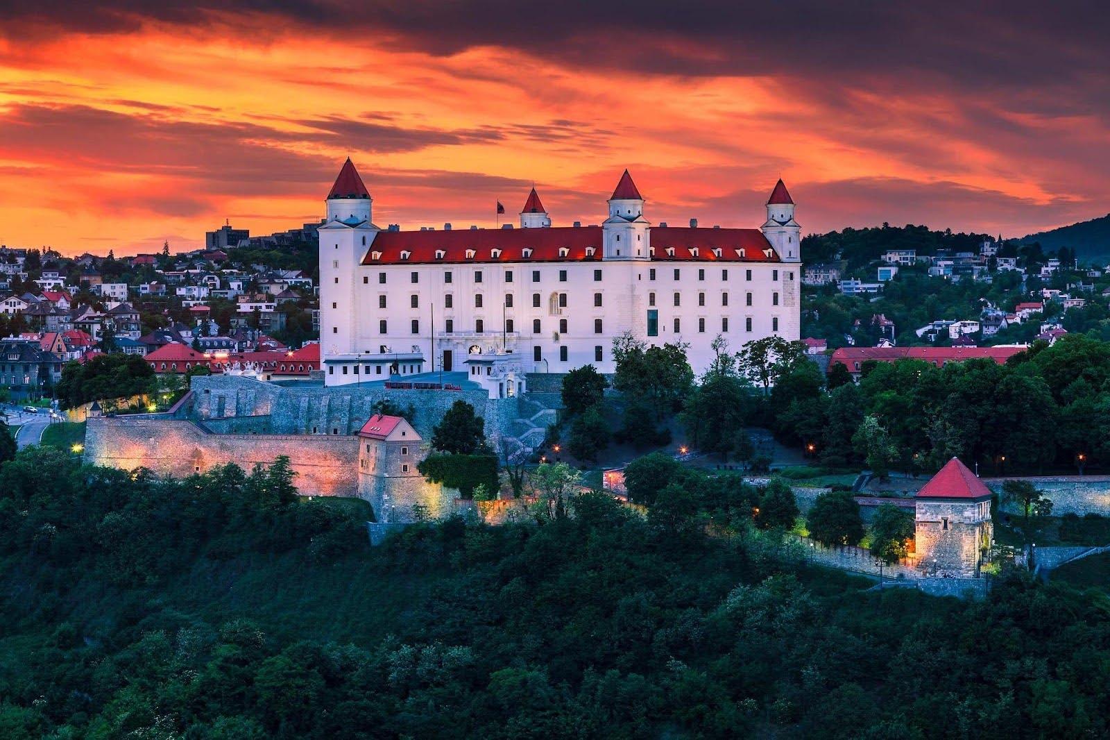 https://www.bestslovakiatours.com/wp-content/uploads/2024/01/bratislava-history.jpeg